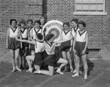 Foto del equipo de tiro con arco de niñas de 1900 8" - 10" en blanco y negro reimpresión de fotos