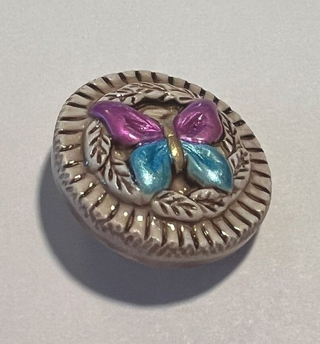 Bonito botón de vástago de piedra arte mariposa pintado púrpura y azul botón de cerámica de 1" - Imagen 3 de 6