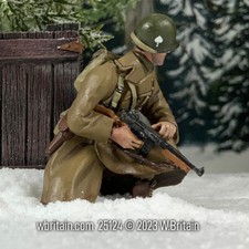 W.Britain 25124 U.S. 101st NCO Airborne Kneeling with Thomson Britains 
