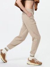 Uniqlo AIRism Jogger Pants Sz M Beige Lightweight Stretch Athletic Gym Run Yoga