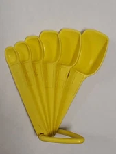 Vintage Yellow Nesting Tupperware Measuring Spoon Set Of 6 with Ring, nice