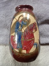 ANCIEN VASE CHEVALIER MOYEN AGE DESMANT