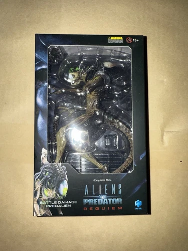 Hiya Toys Aliens vs Predator Requiem Battle Damaged Predalien (NIB)
