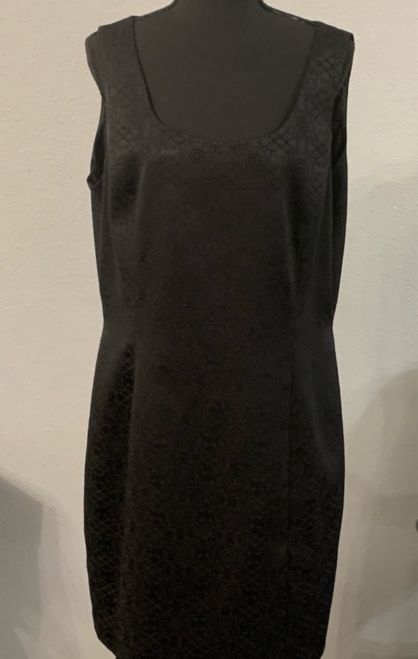 Tahari Arthur Levine Women's Sleeveless Lined Sheath Dress Black Crepe Size 16