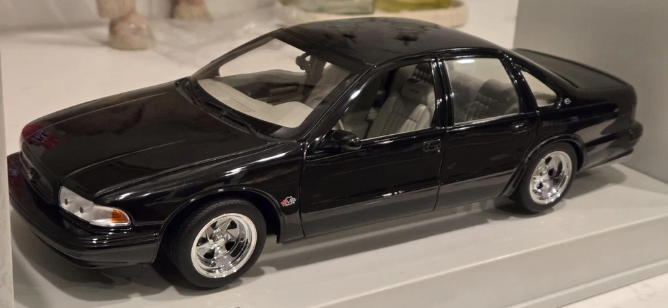 VERY RARE 1/18 Autoart Chevrolet Impala SS 510 Concept Black Diecast **READ** - Image 4 of 4