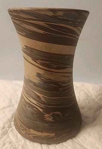 Vintage Arts & Crafts Niloak Pottery Mission Swirl Vase  4 3/4" Tall No Damage