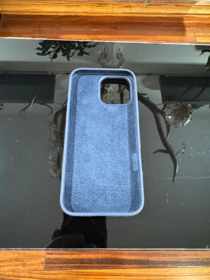 Apple - Funda Silicona iPhone 16 Pro Max con Control de Cámara DENIM LIGERAMENTE USADA Foto 2 de 4