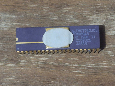 VINTAGE GOLD IC CHIP TEXAS INSTRUMENTS SEMI TMS7742JDL MU8902 1981 JAPAN 1pc