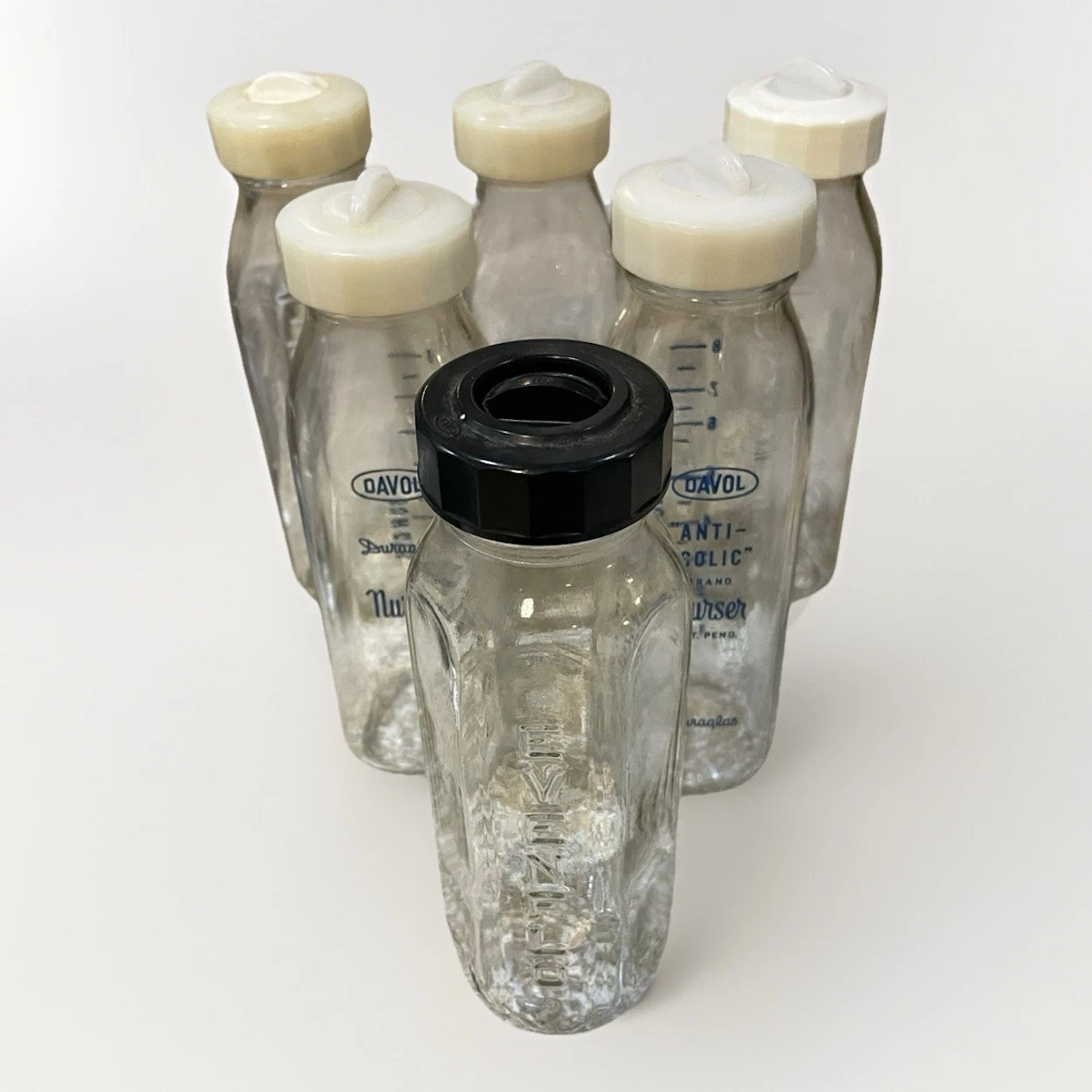 6 Vintage 50/60’s Glass 8oz Baby Bottles Davol Feed Rite (5) Evenflo (1) W/lids