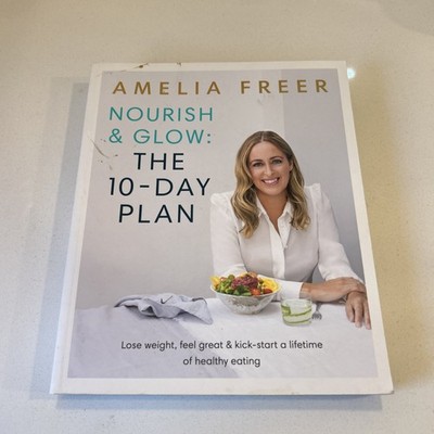 Nourish & Glow: The 10-Day Plan By Amelia Freer