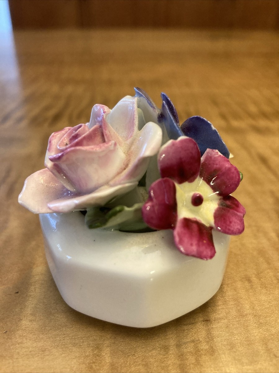 Aynsley】花柄 ぶたの置物 Aynsley花柄 ぶたの置物 ぶた 置物 置き物