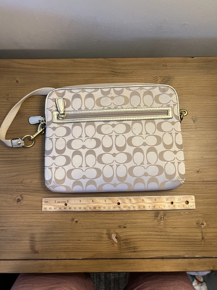  Funda Bandolera Coach Daisy Apliques iPad/Tablet # F63818 Foto 2 de 4