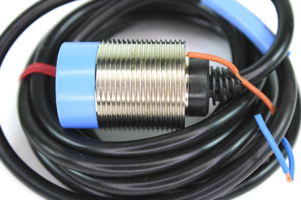 Keyence EV-130U Two-Wire Self Contained Proximity Sensor M30 Non-Shielded New - Image 3 of 4