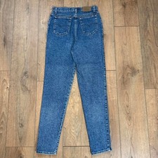 80  s Levi  s 900 series mom style taper cut jeans size 11 measures 26x30