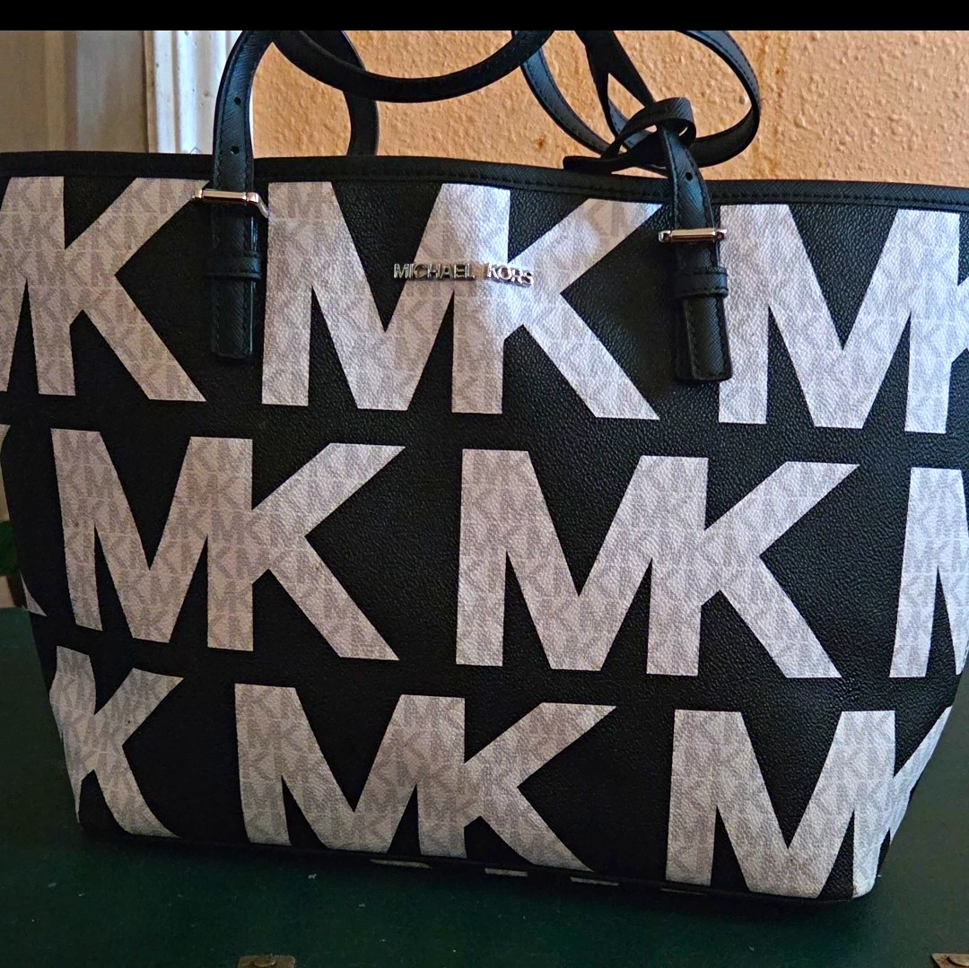 25+ Michael Kors White Tote Handbags & Purses for Women for sale 25+ Michael Kors White Tote Handbags & Purses for Women for sale