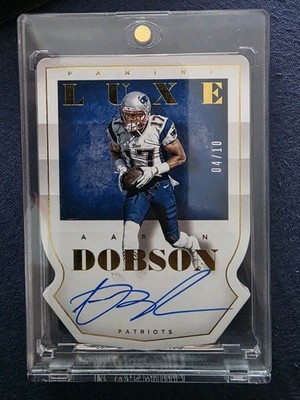2015 Panini Luxe NFL Aaron Dobson NE Patriots DC-AD On Card Autogramm Numm 04/10