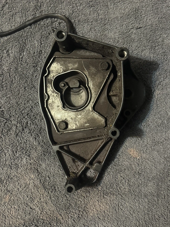 Suzuki GSXR 1000 2007 2008 OEM cubierta de cadena de piñón del motor delantero 11361-21H00 Foto 3 de 3