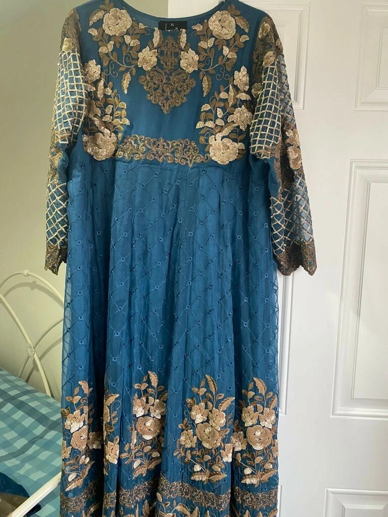 Long fancy maxi dresses pakistani 2025