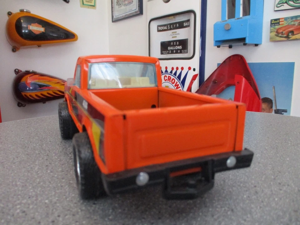 VINTAGE NYLINT PICKUP TRUCK ORANGE MULTICOLOURED TAMPOS WORLD WIDE SHIPPING - Image 4 of 4