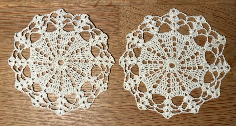 2 Spitzendeckchen rund gehäkelt weiß
