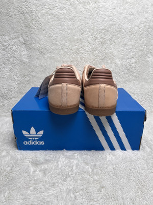 Size 9.5 men display picture 3