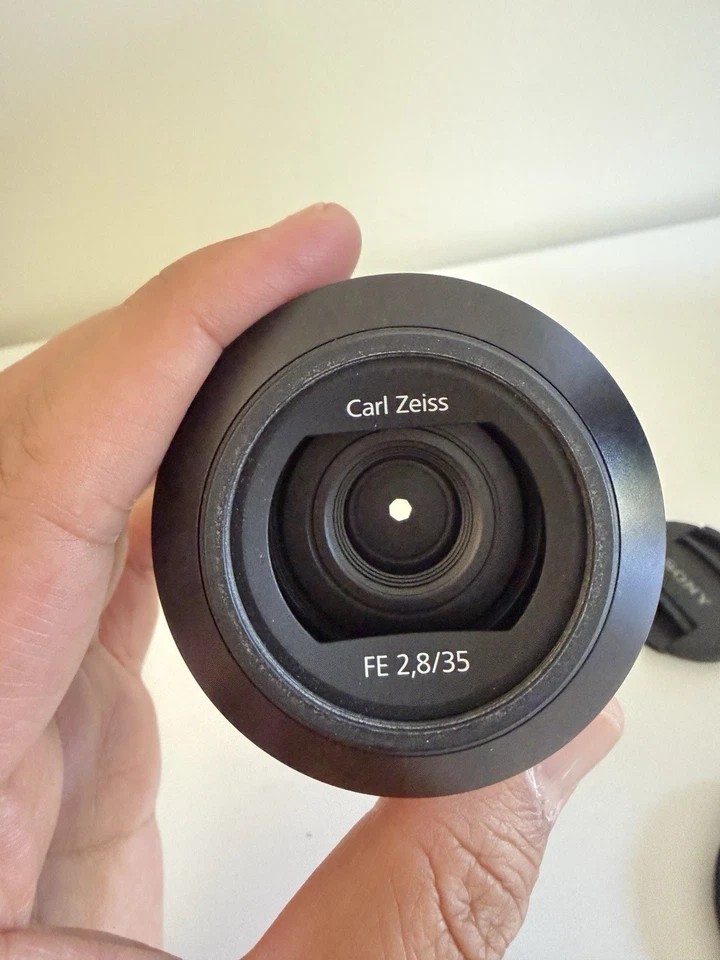 Sony Sonnar FE 35mm f/2.8 ZA Wide Angle Lens SEL35F28Z Full frame Zeiss - image 4 of 4