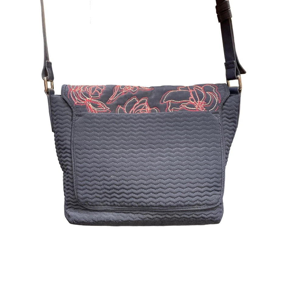 Bandolera Vera Bradley Bordada Azul Marino y Rosa SKU 779 Foto 4 de 4