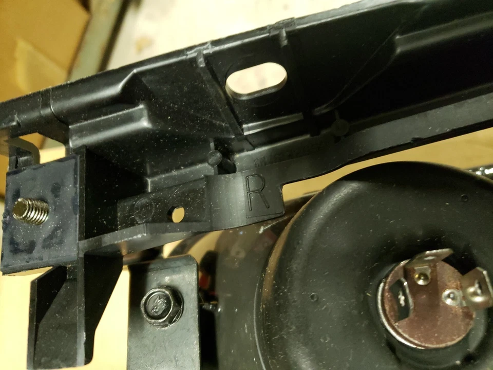 CONJUNTO DE FAROL COMPLETO NOVO NA CAIXA GM 16520998 DESTRO PARA 93-96 Buick Park Ave 16512992 - Imagem 4 de 4