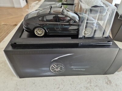 PORSCHE PANAMERA 10 YEARS EDITION ROOF BOX BLACK SPARK 1:18 