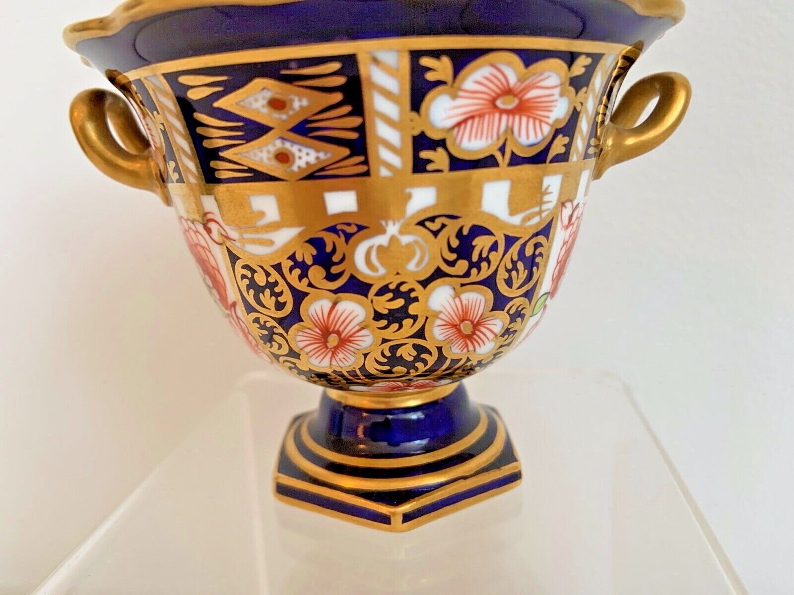 ROYAL CROWN DERBY 6299 OR DERBY WITCHES PEDESTAL VASE DATE CODE FOR