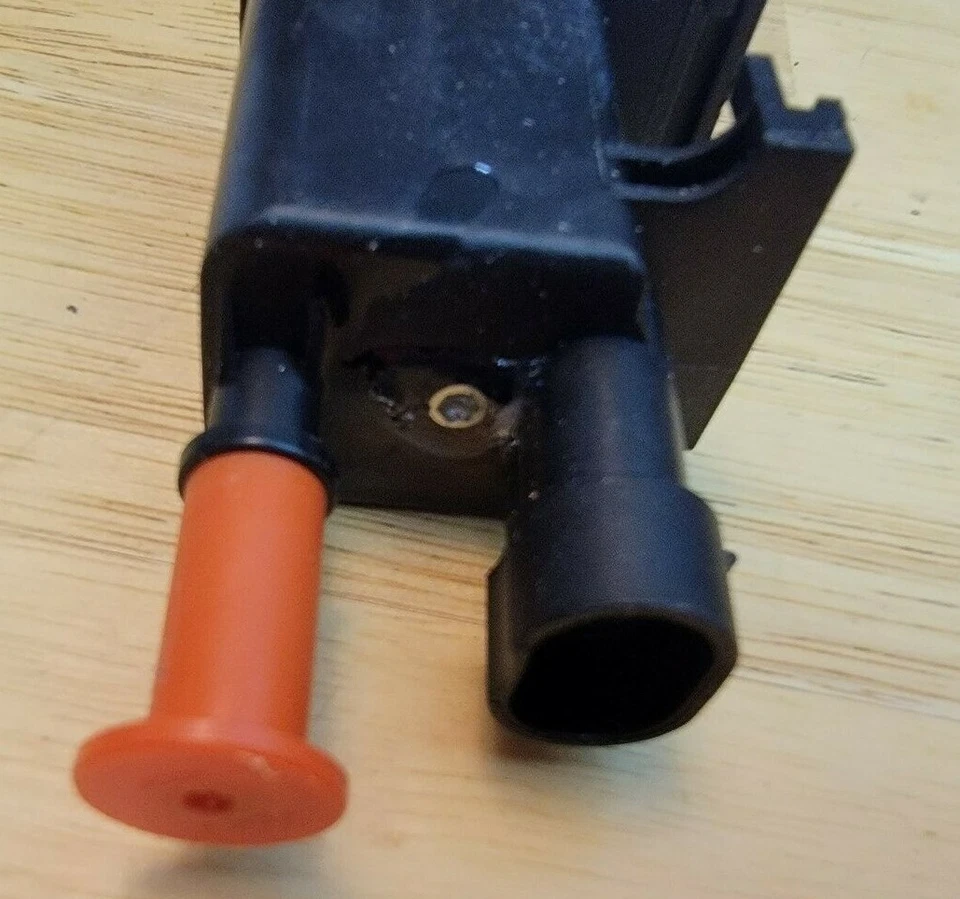 Electroválvula de control de evaporador de tanque de combustible NAPA 2-282571 NUEVO DE STOCK Foto 4 de 4