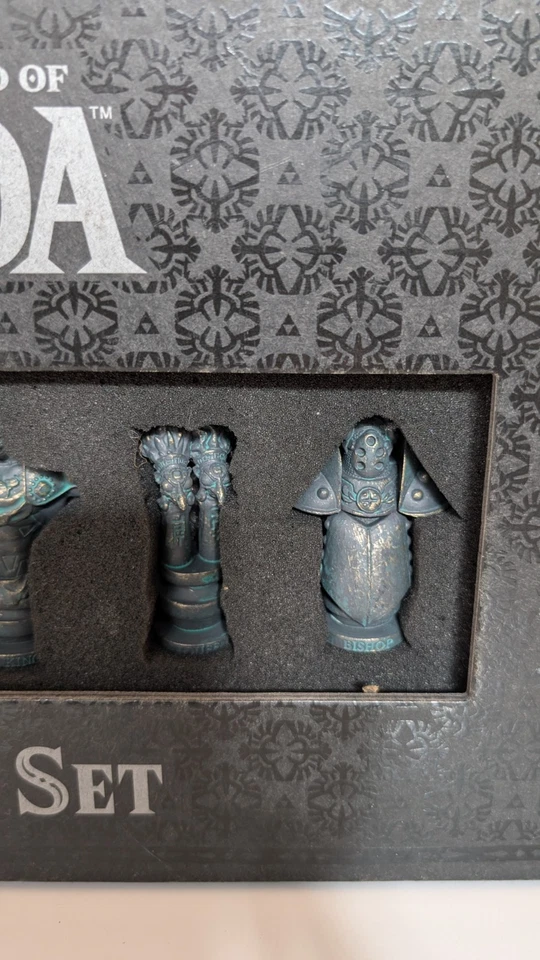 The Legend of Zelda Chess Set 2017 Collectible Gamestop Incomplete. - Image 4 of 4