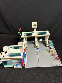 Lego 7993 Service Station City Town Gas Station Gas Station from 2007