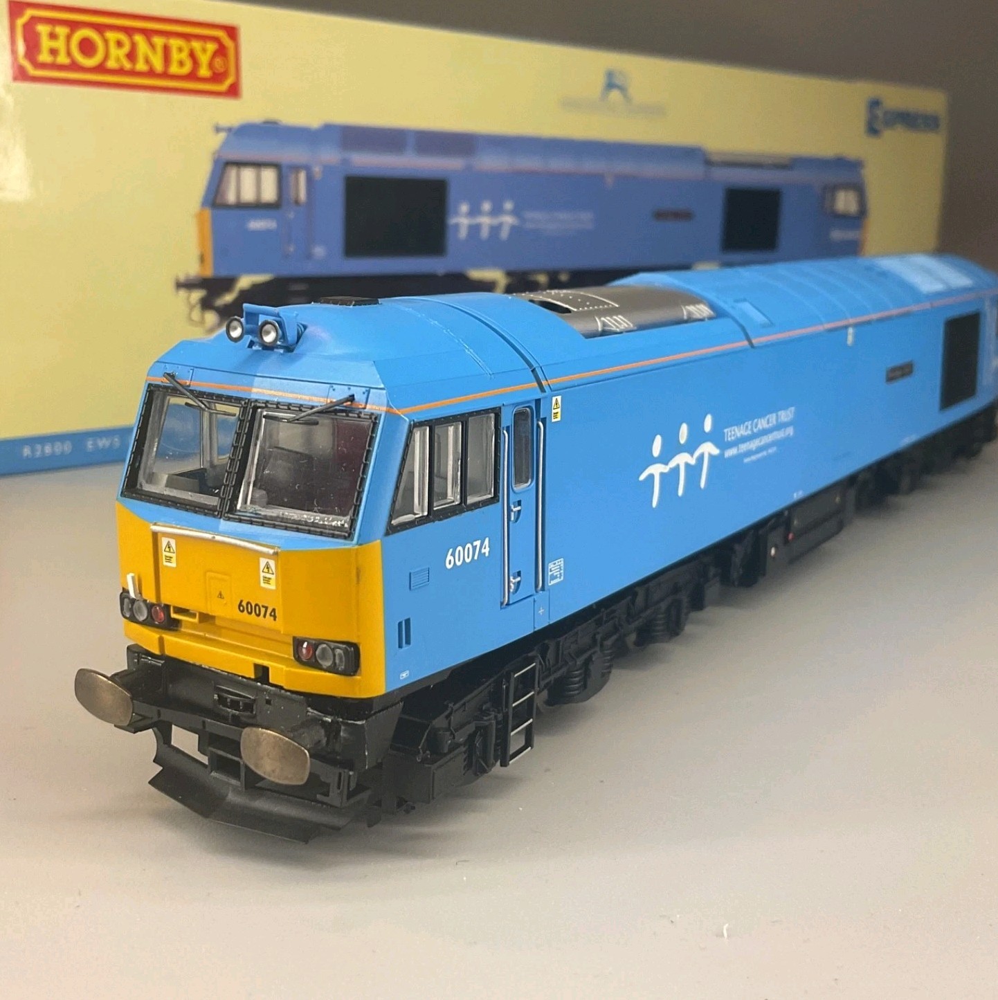 Boxed Hornby R2800 Teenage Spirit + Lights 60074 EWS/DB Schenker Diesel Loco OO