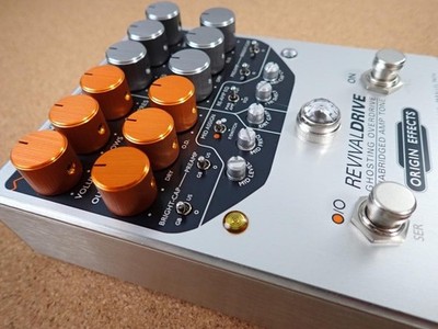 Origin Effects RevivalDRIVE Custom Overdrive Pedal Gitarreneffekt mit Box