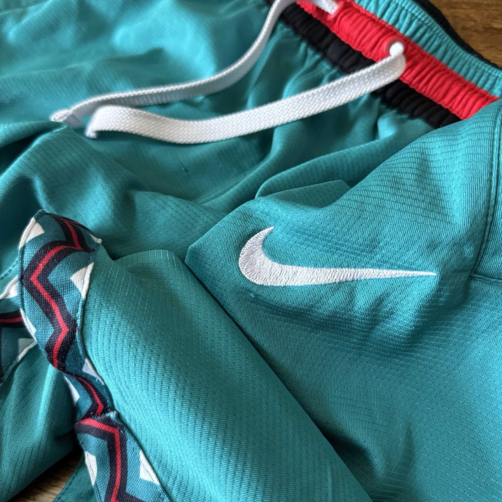 Nike Dri-FIT Men's Athletic Mesh Shorts Blue Red Black Geometric Size M thumbnail 4