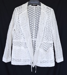 Jacke von Marc Cain aus Baumwolle Gr. N6 = 40/42 aus Loch Spitze weiß Blazer