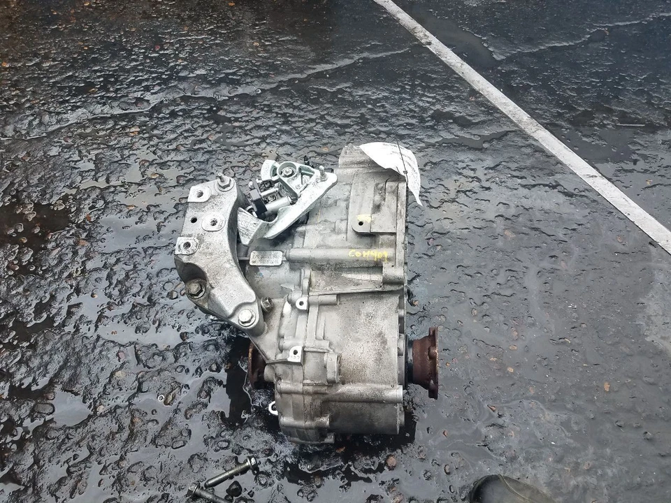 Manual Transmission 2.0L 6 Speed Transmission ID Kzs Fits 08-17 JETTA 30537728 Foto 3 de 4