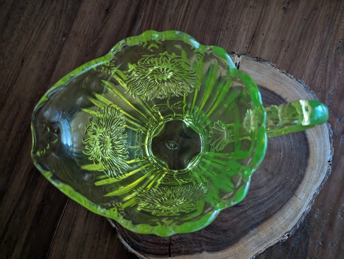 URANIUM MOSSER ART GLASS CAMBRIDGE OHIO VASELINE DAHLIA PATTERN