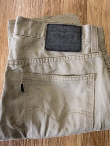 lee secretly shapes pants