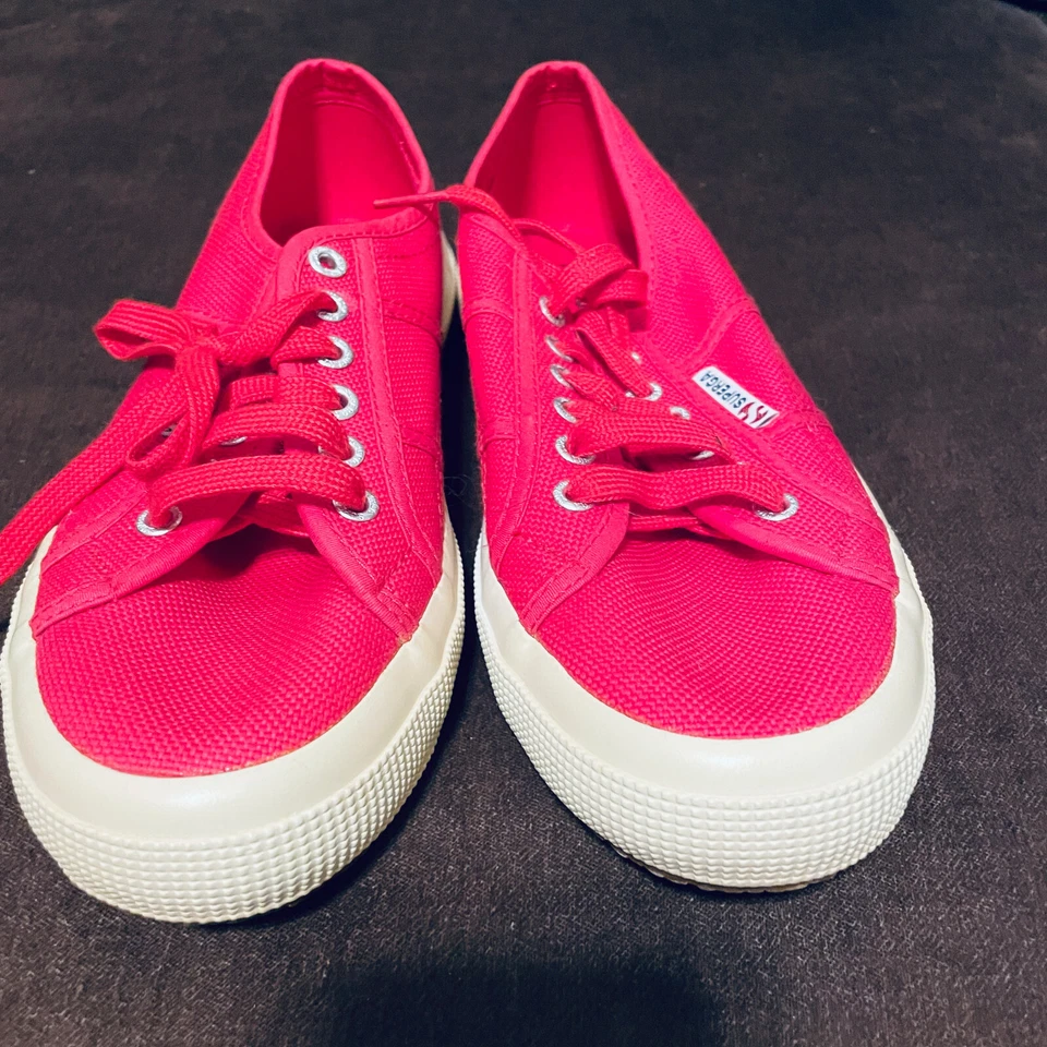 NUEVAS Zapatillas bajas Superga Star para mujer talla 9 EE. UU. 40 EUR rojas algunas decoloraciones UV Foto 2 de 4