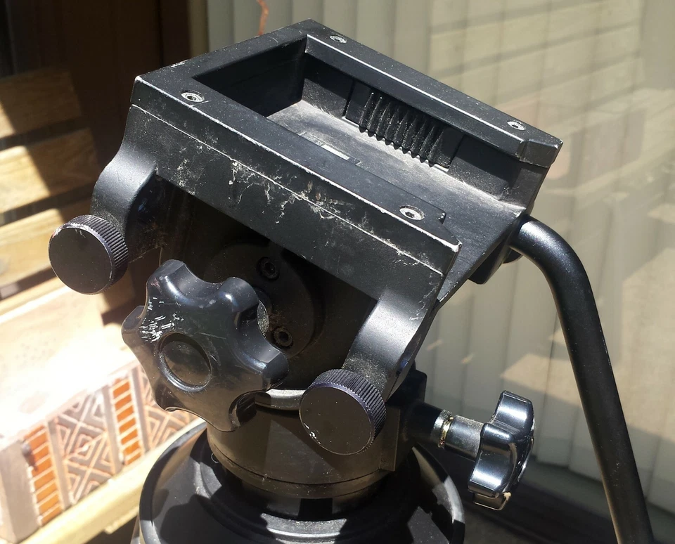 QUICKSET QUICK-SET TRIPOD PRO MODEL 4-20036-6 W/ HEAD Made in the USA. No plate. - Image 4 of 4