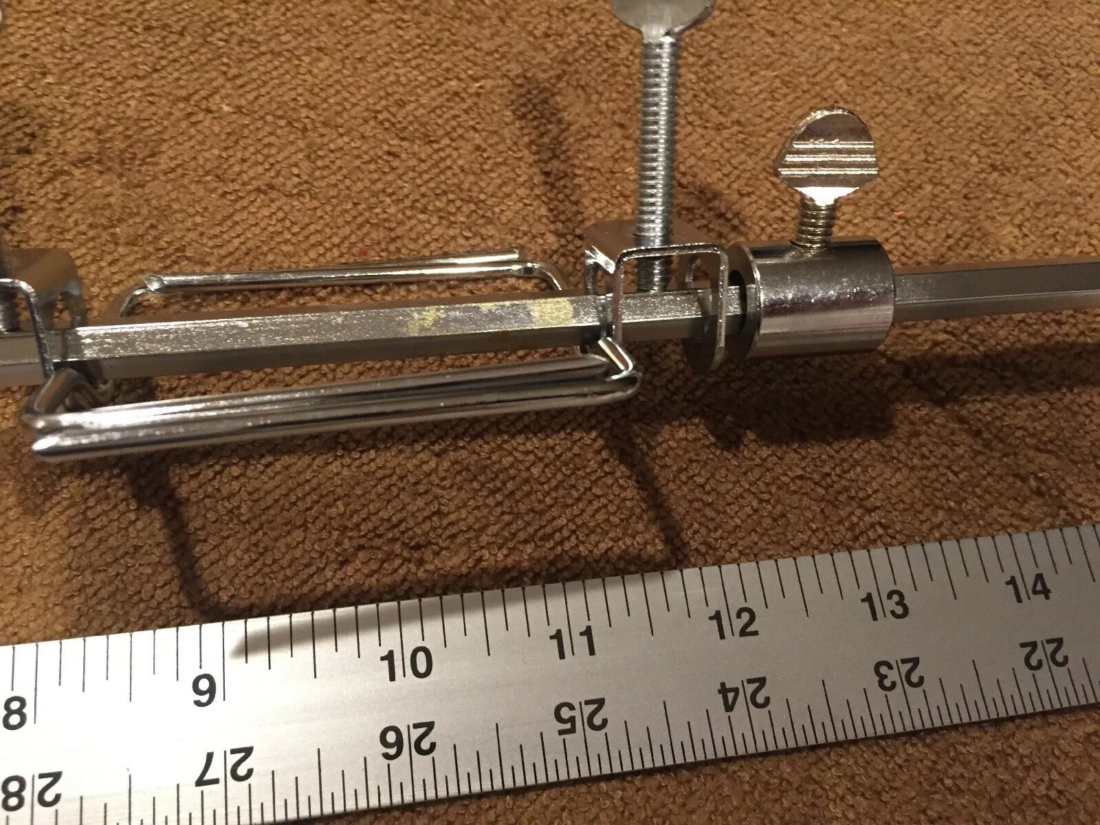 Rotisserie kit with motor, power source, spit, skewers, handle Model