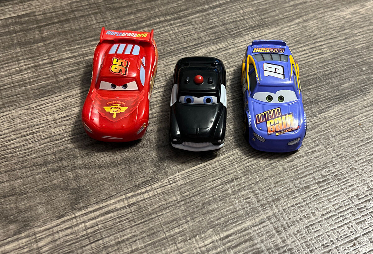 Jada Toys® Disney Pixar Remote-Control Lightning McQueen Crash Car