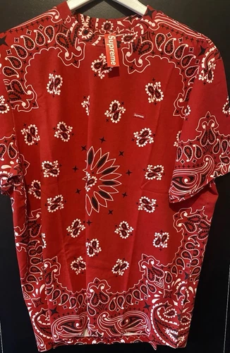 T shirt SS21 Supreme Small Box Logo taille L rouge bandana neuf avec étiquette Deadstock