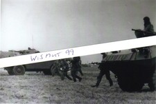 KVP-Foto Volkspolizei DDR Oldtimer Sch&uuml;tzenpanzer PSH und Sch&uuml;tzenkette