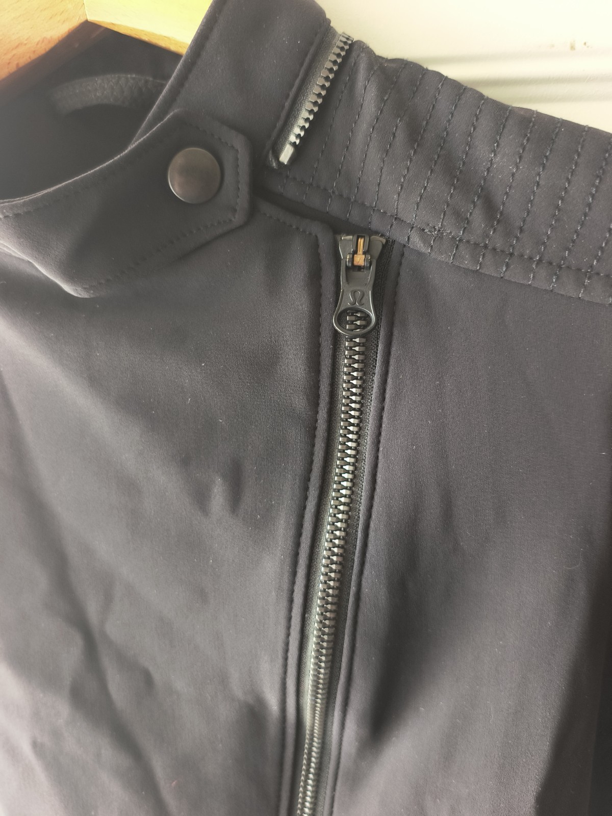 Lululemon Black Adjustable Size Jacket Sizes Smal… - image 2