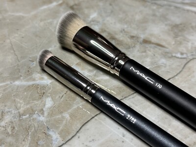 Amazon.com : MAC Brush 190 Makeup 1 1/4 MAC face brushes display picture 1