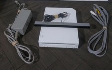 White Nintendo Wii RVL-001 USA Console w/ Power Adapter, AV Wire,  Sensor Bar