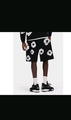 NWOT DENIM TEARS COTTON WREATH SHORTS BLACK/ WHITE. SIZE MEDIUM